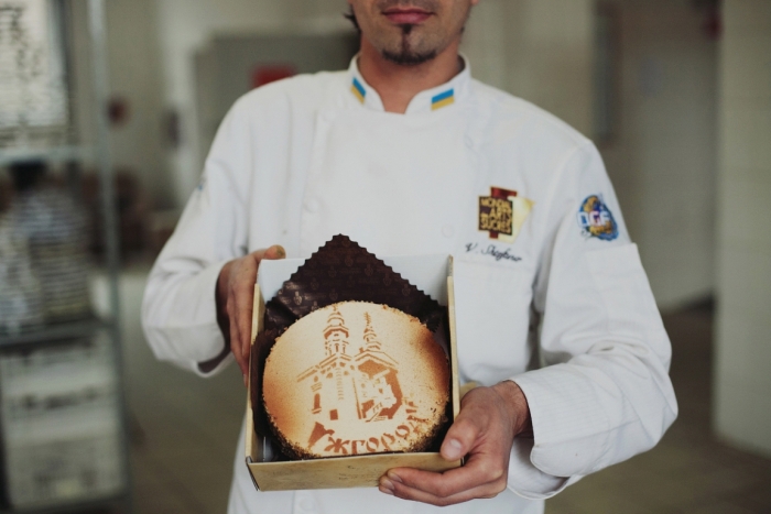 Відомий кондитер, автор торта "Ужгород", задумав створити "обласний" кулінарний шедевр і вважає туризм спасінням Закарпаття