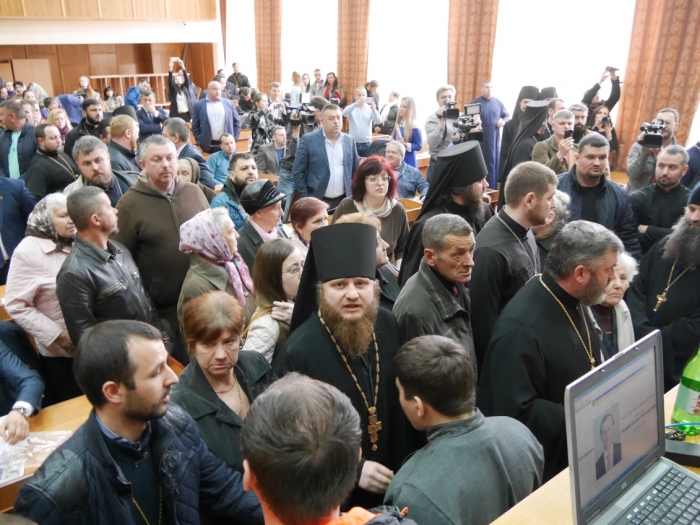 Сесія Ужгородської міської ради завершилася... молитвами 