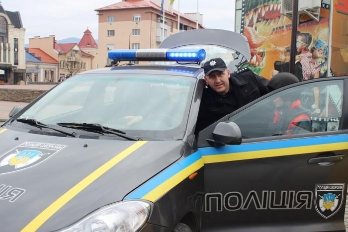Поліція охорони Закарпаття зі своїм мобільним наметом побувала в Хусті