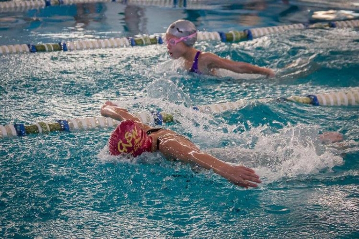 В Ужгороді популяризують плавання серед закарпатців дитячим турніром