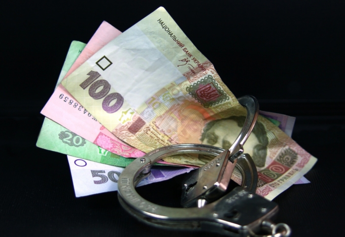 Пограбування "по-рахівськи": чоловік прийшов в банк, та викрав 520 гривень