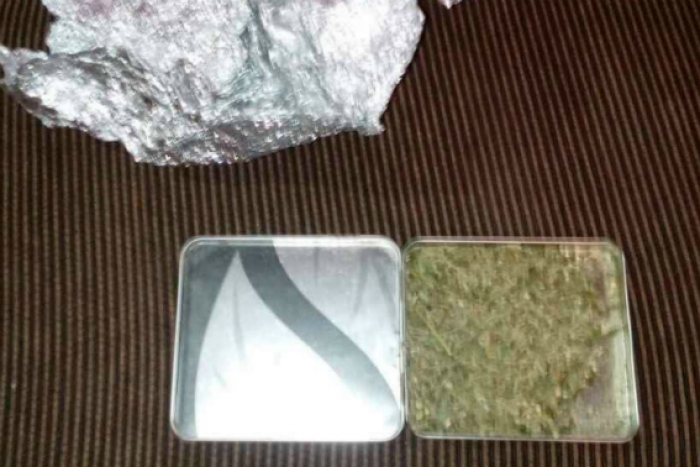 Металеву коробку з марихуаною виявили під час обшуку в помешканні жителя міста над Латорицею