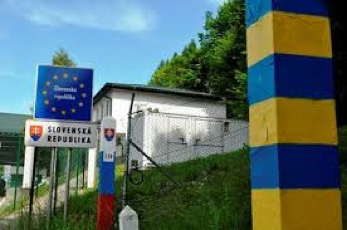 «Дірка» на Великдень: словаки за добу затримали п’ятьох нелегалів із України