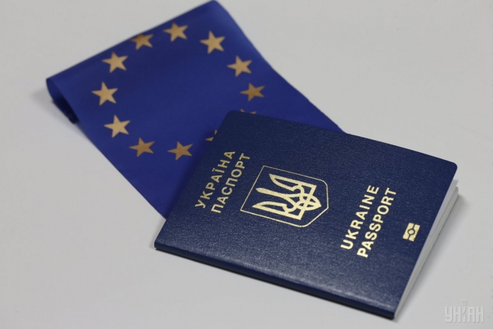 "Безвіз" діятиме для тих, хто має біометричні паспорти