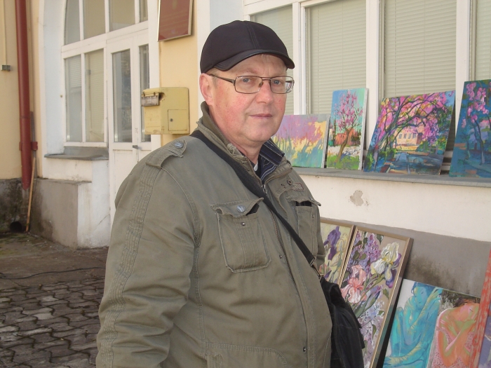 Майстрів пензля звідусіль зачаровані туристи розпитували й фотографували в Ужгороді