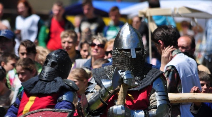 Поринути у Середньовіччя: як у Сент-Міклоші на Закарпатті лицарі змагалися