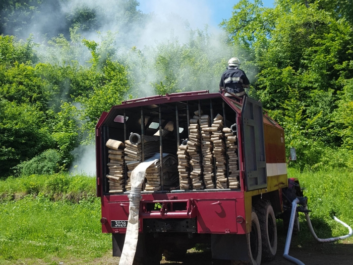 Рятувальники та лісники продовжують спільні пожежно-тактичні навчання з ліквідації лісових пожеж