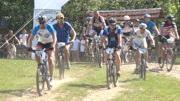 Аматори та професіонали взяли участь у 20-кілометровому велозабігу в урочищі Термачув на Закарпатті