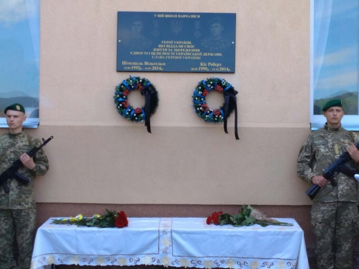 Загиблих на Донбасі героїв у "зелених кашкетах" вшанували на Закарпатті