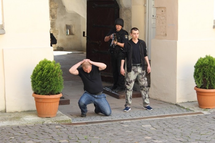 Як в Ужгородському замку поліція охорони хуліганів затримувала