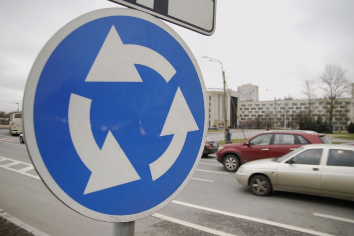 Коло замкнулося: чи готові ужгородські водії до змін правил дорожнього руху?