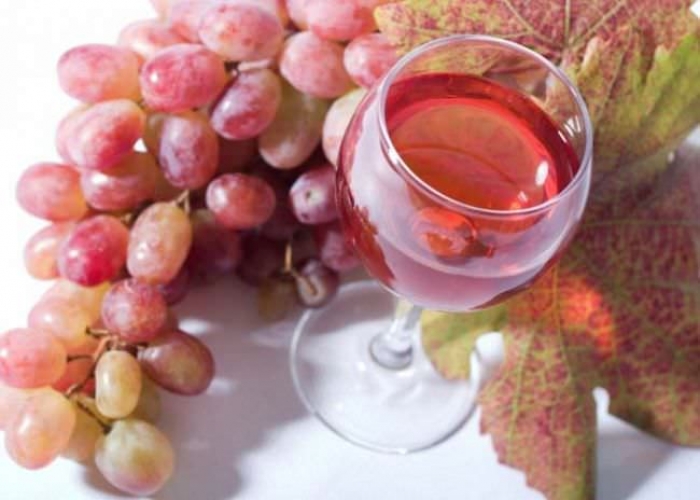 Як в Ужгороді дегустували 10 сортів рожевого вина