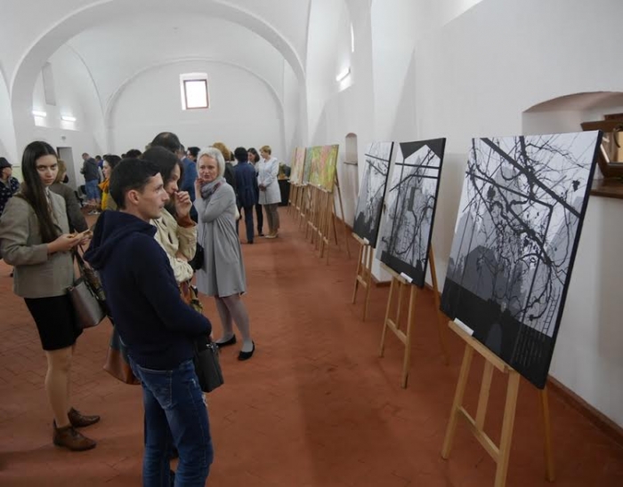 Закарпатські художниці презентували в Ужгороді свої "Чотири виміри"