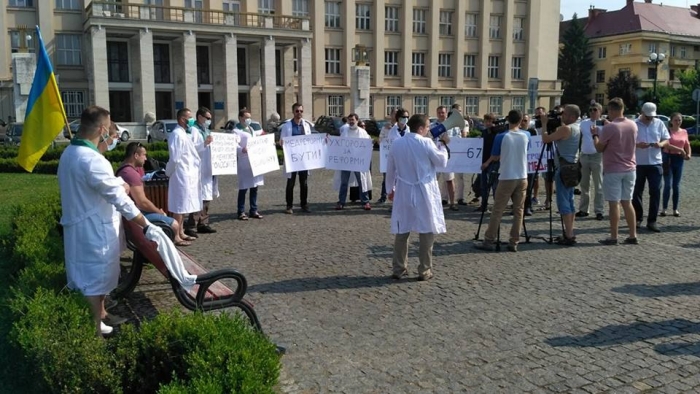 Ужгород долучився до всеукраїнської акції на підтримку медичної реформи 