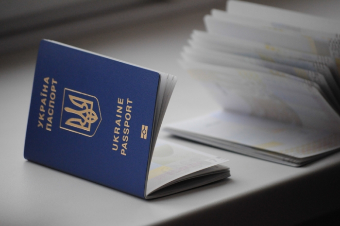 Міграційнійна служба попереджає про шахрайство у чергах за біометричними паспортами