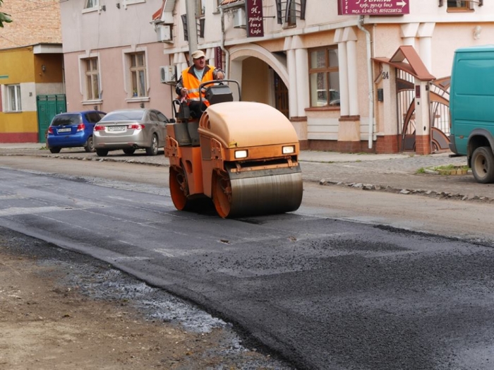 В Ужгороді продовжують ремонт вулиць – тривають роботи на Берчені