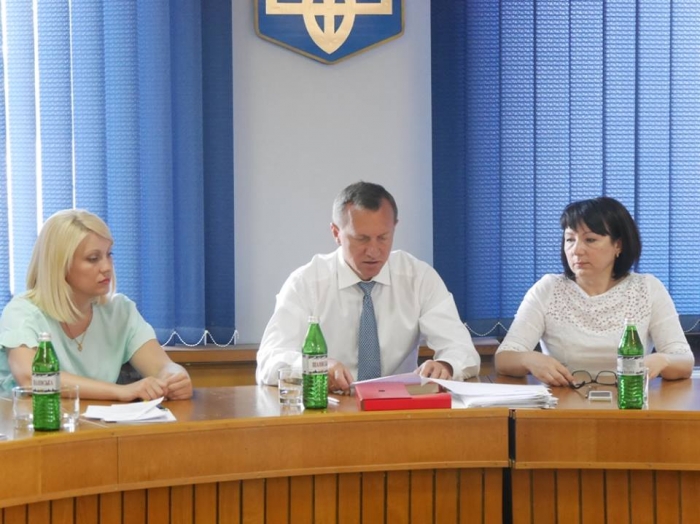 В Ужгороді активно вирішують питання з незаконною рекламою в центрі міста та околицях