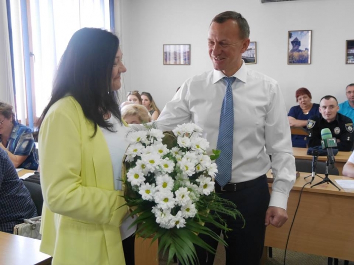 Засідання виконавчого комітету Ужгородської міськради розпочалося з нагородження багатодітної матері