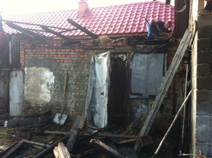 На Ужгородщині та на Хустщині гасили пожежі в надвірних спорудах