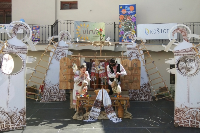 Лялькарі з Ужгорода потішили словацьких глядачів однією зі своїх найкращих робіт