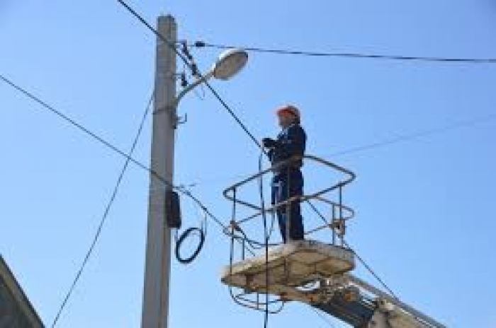 Енергетики лагодять і реконструюють повітряні лінії електропередач в Ужгороді