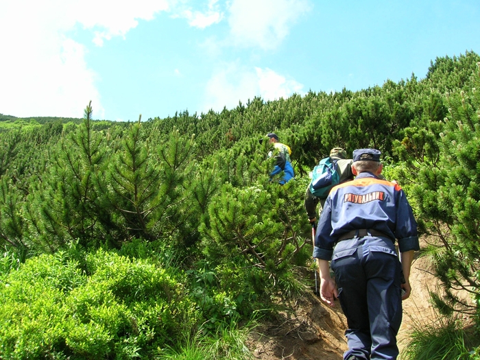 Травмованого мандрівника з гори Петрос "знімали" рятувальники на спецавтівці