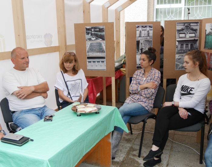 Містяни неформально поспілкувалися з керівником Служби у справах дітей Ужгородської міськради
