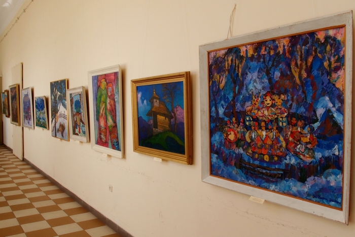 Відкрита в Ужгороді виставка картин репрезентує історію й сьогодення Закарпатської художньої школи