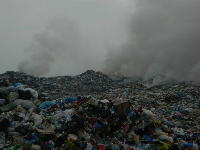 Пожежу сміттєзвалища на Іршавщині локалізовано