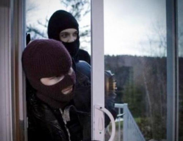 На Мукачівщині два юнаки обікрали будинок одосельця на 100 тисяч гривен