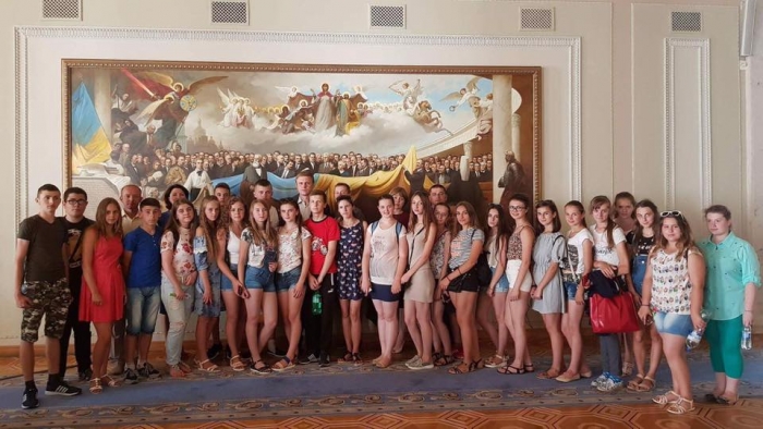 Хустські школярі вибрали собі місця у Верховній Раді України