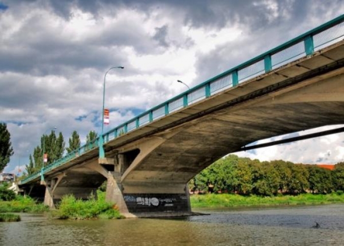 В Ужгороді почався ремонт дорожнього покриття транспортного мосту ім. Масарика