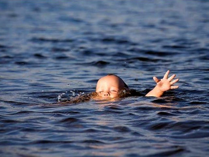 На Берегівщині друге життя дитині подарували люди, які відпочивали біля води неподалік