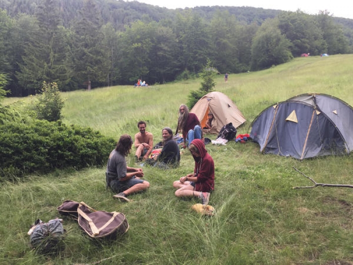 Хіпі, нудисти та растамани вже розбивають палатки біля водоспаду Шипіт