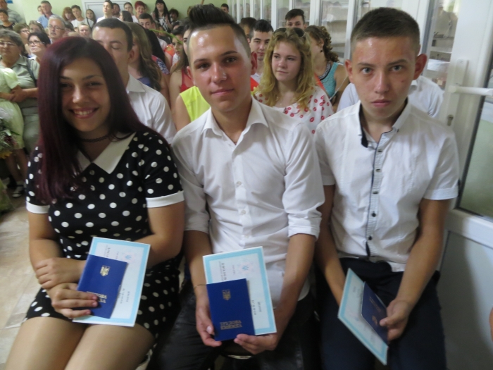 Як випускникам Берегівського профліцею дипломи вручали...