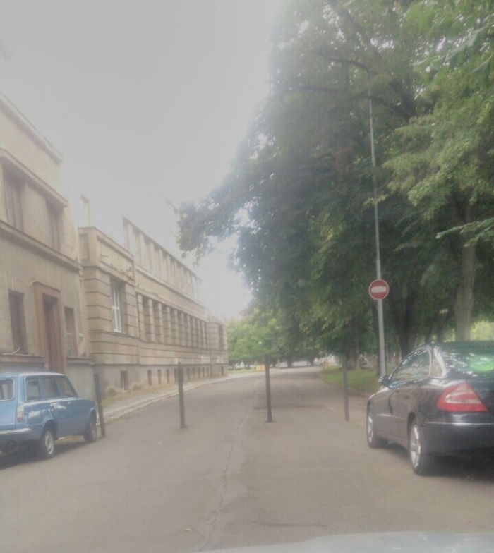 Набережна Незалежності в Ужгороді "відгородилася" від транспорту