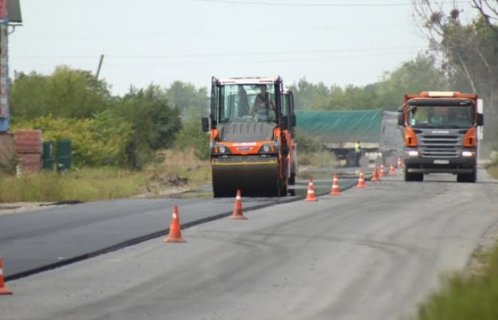 Дорожники відновили капремонт доріг у 5-ти районах Закарпаття