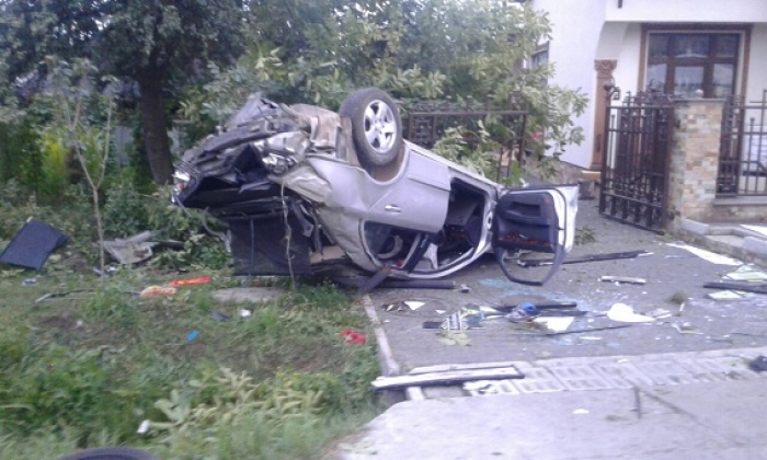На Тячівщині «Меrсеdеs» злетів на швидкості в кювет – загинуло двоє осіб, ще двоє – в лікарні