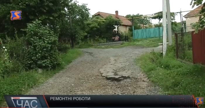 У мешканців і влади Мукачівщини уявлення про ремонт сільських доріг не співпадають
