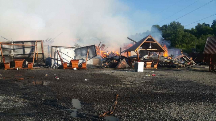 У Солотвино горять будинки бази відпочинку, де проживало біля 70 чоловік