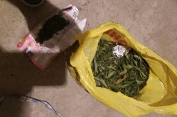 Поліція провела обшук у 23-річного мешканця Виноградівщини: виявили чимало наркотичних речовин