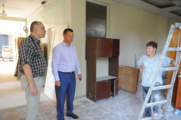 Богдан Андріїв ознайомився з ходом ремонтних робіт в Ужгородській дитячій лікарні