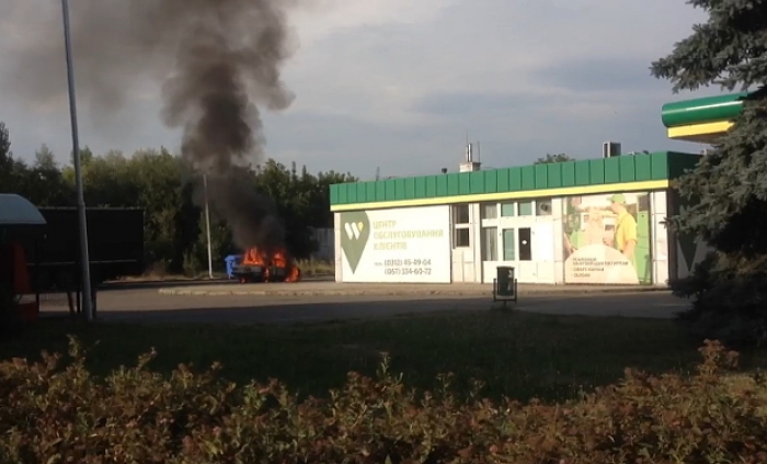 Автівка ВАЗ спалахнула в "Новому районі" в Ужгороді