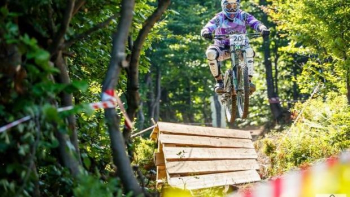 Наймасовіші в Україні змагання із швидкісного спуску байкерів і велосипедистів кличуть на Пилипець