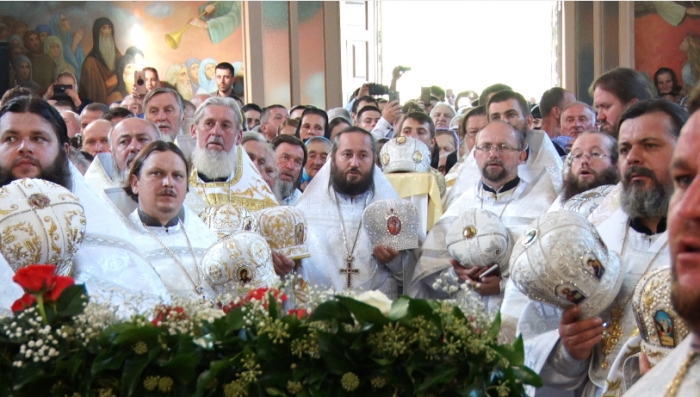 Православні закарпатці відтепер можуть доторкнутись до раки з мощами Святого Миколая