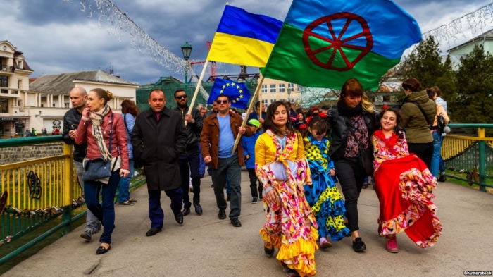 Учасники відзначення Міжнародного дня ромів. Закарпаття, Ужгород, 7 квітня 2017 року
