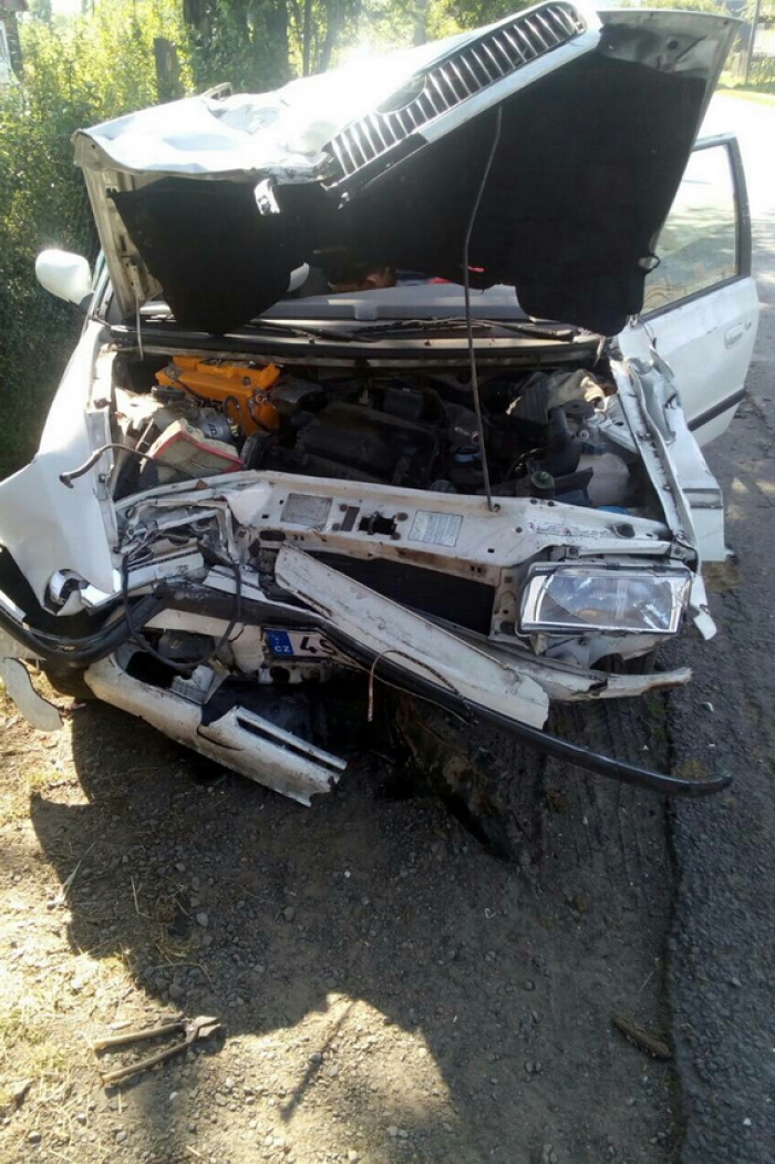 П'яний водій на Міжгірщині випробував міцність свого авто на бетонній загорожі