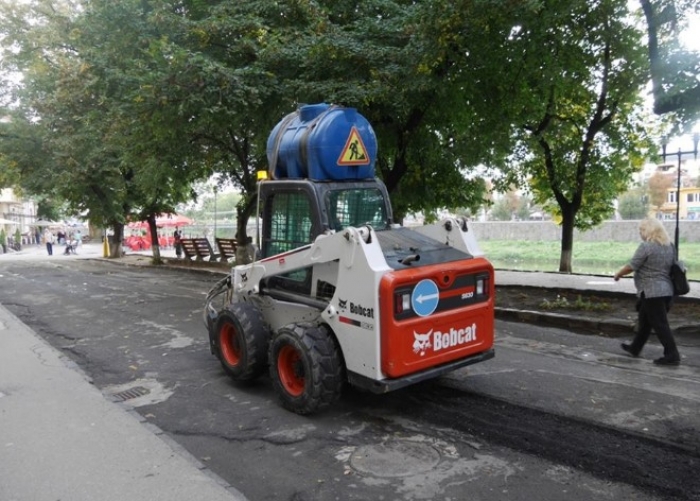 Поточний ремонт набережної Незалежності проводять в Ужгороді