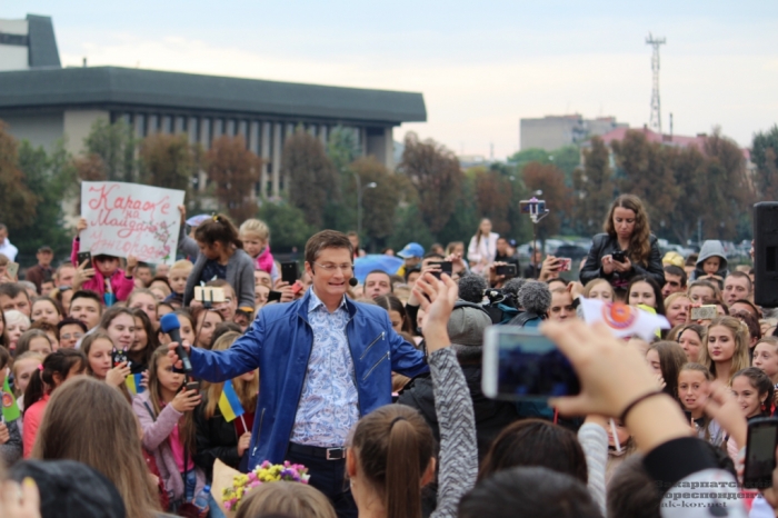 «Караоке на Майдані» в Ужгороді викликало справжній резонанс