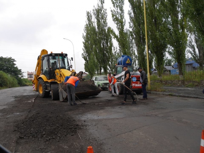 На вулиці Грибоєдова в Ужгороді – підготовчі роботи до ремонту